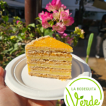 Torta panqueque naranja, manjar de soya y vainilla (20 cm de diámetro)
